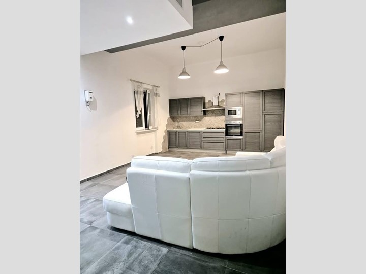 Villa bifamiliare in Vendita a Carrara, zona Marina di Carrara, 460'000€, 130 m²