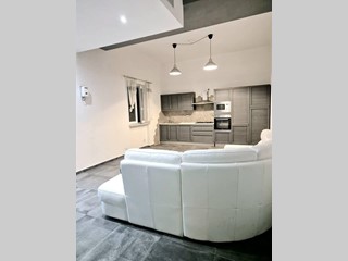 Villa bifamiliare in Vendita a Carrara, zona Marina di Carrara, 460'000€, 130 m²