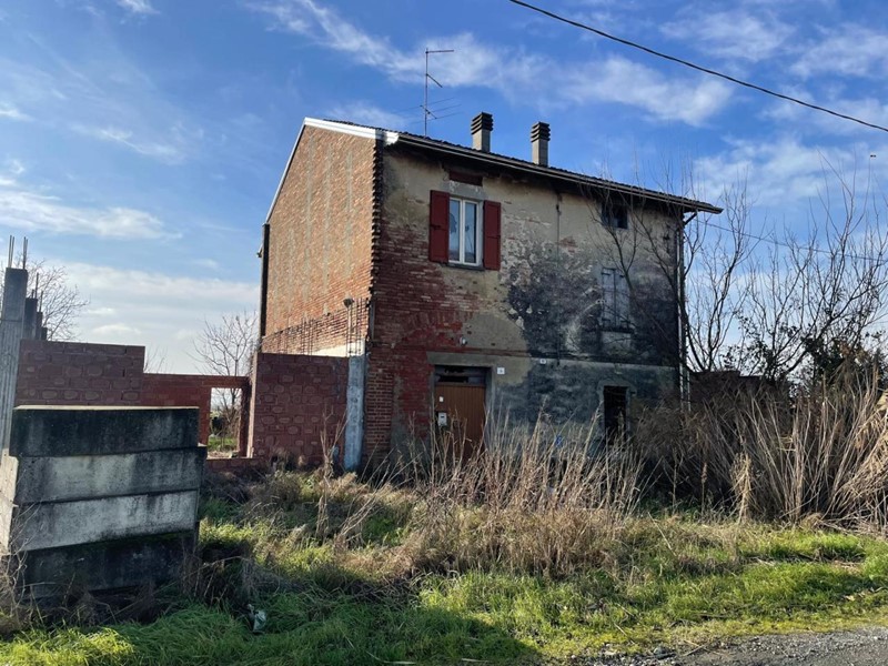 Casa Indipendente in Vendita a Sissa Trecasali, zona Trecasali, 59'000€, 300 m², con Box