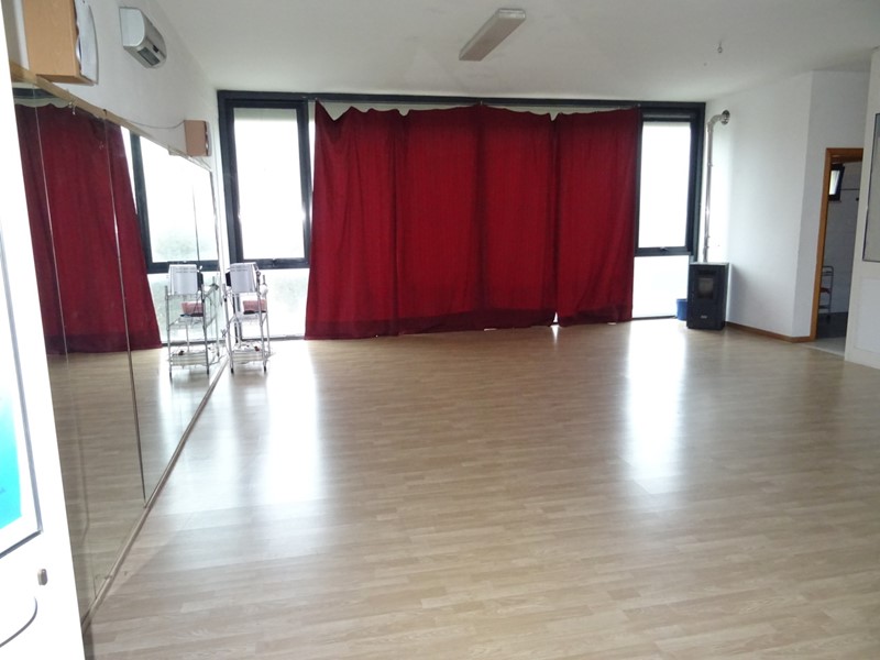 Capannone in Vendita a Senigallia, zona Cesanella, 140'000€, 270 m²