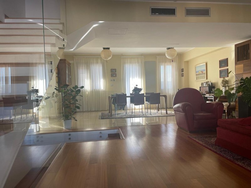 Villa in Vendita a San Giovanni la Punta, zona Trappeto, 660'000&euro;, 410 m²