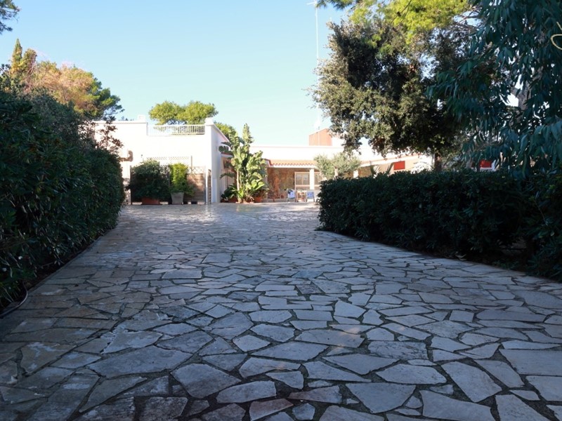 Casa Indipendente in Vendita a Mola di Bari, zona Cozze, 750'000€, 446 m²