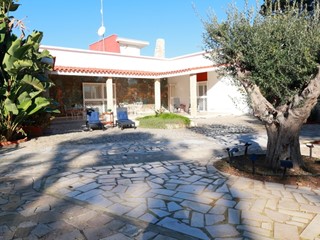 Casa Indipendente in Vendita a Mola di Bari, zona Cozze, 750'000€, 446 m²