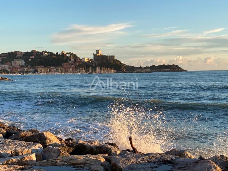 Attività commerciale in Vendita a Lerici, zona San Terenzo, 75'000&euro;, 55 m²