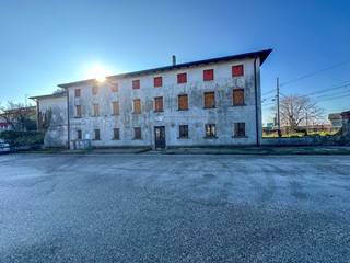 Casa Indipendente in Vendita a Palmanova, 139'000€, 398 m²