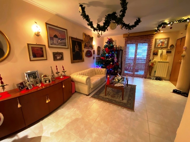 Trilocale in Vendita a Casamassima, 124'000€, 90 m², con Box