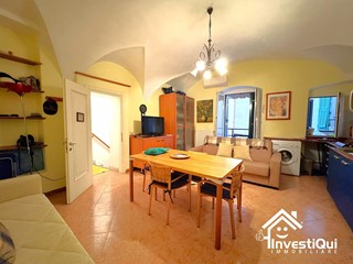 Bilocale in Vendita a Pietra Ligure, zona Centro Storico, 269'000€, 70 m², arredato