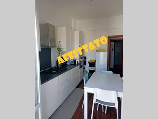 Appartamento in Affitto a Ancona, 630€, 102 m²