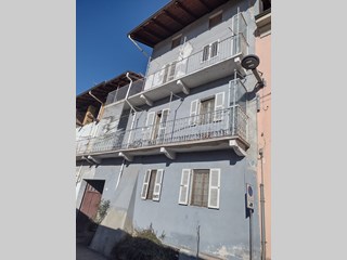 Rustico in Vendita a Gattinara, zona centrale, 30'000€, 220 m², arredato