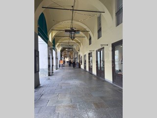 Negozio in Affitto a Pinerolo, 3'000€, 110 m²
