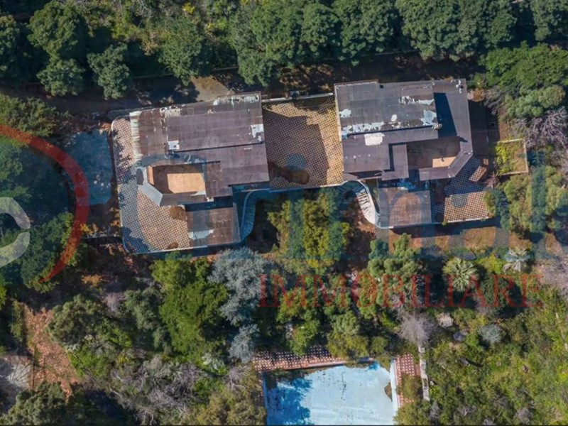 Villa in Vendita a Messina, 560'000€, 1500 m²