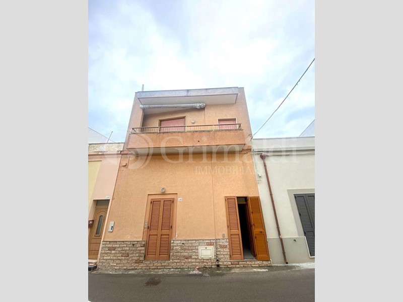 Casa Indipendente in Vendita a Tuglie, 99'000€, 229 m²