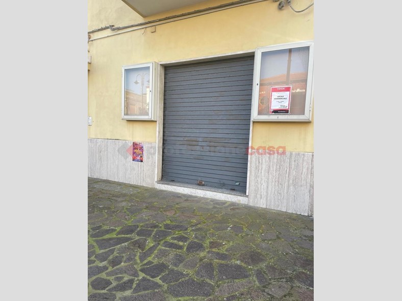 Negozio in Vendita a Minturno, 99'000€, 60 m²