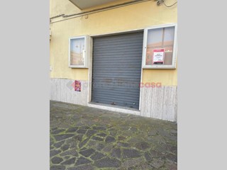 Negozio in Vendita a Minturno, 99'000€, 60 m²