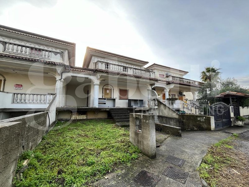 Villa bifamiliare in Vendita a Scalea, 155'000€, 197 m²