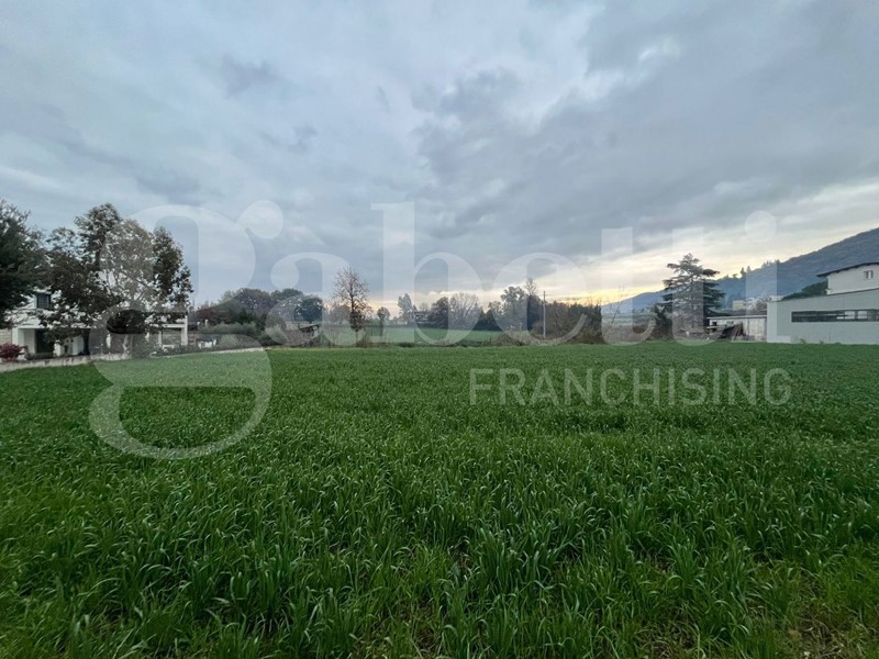 Terreno edificabile in Vendita a Dragoni, 110'000€, 4320 m²
