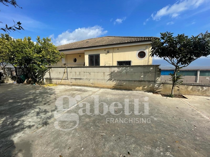 Casa Indipendente in Vendita a Dragoni, 250'000€, 160 m²