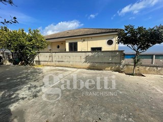 Casa Indipendente in Vendita a Dragoni, 250'000€, 160 m²