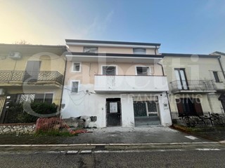 Casa Indipendente in Vendita a Dragoni, 160'000€, 200 m²