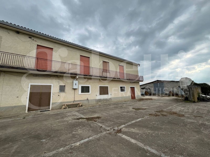 Casa Indipendente in Vendita a Alife, 155'000€, 300 m²