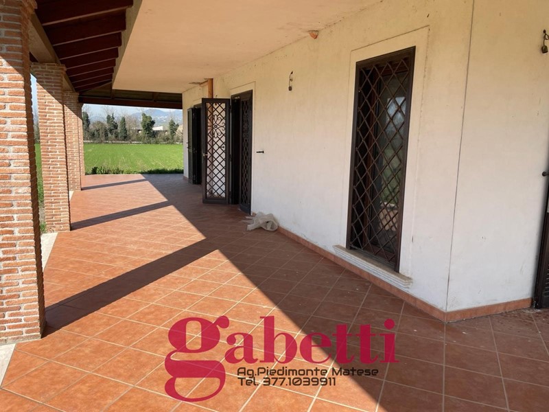 Villa in Vendita a Alife, 295'000€, 300 m²