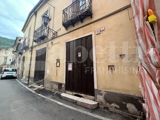 Negozio in Vendita a Piedimonte Matese, 110'000€, 119 m²