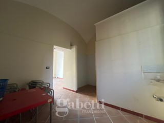 Negozio in Affitto a Piedimonte Matese, 300€, 45 m²