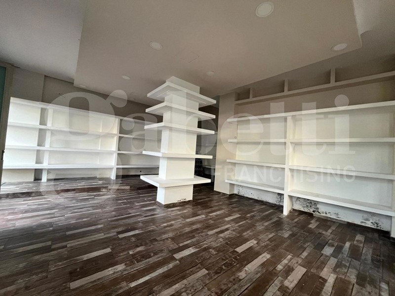 Negozio in Affitto a Piedimonte Matese, 800&euro;, 80 m²