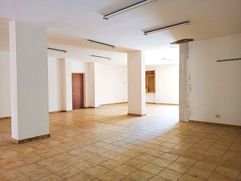 Magazzino in Vendita a Sarno, 149'000€, 220 m²
