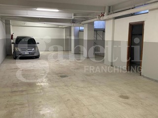 Box in Vendita a Barletta, 225'000€, 250 m²
