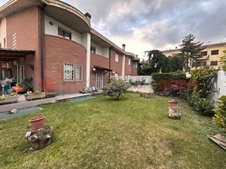 Villetta a schiera in Vendita a Avezzano, 250'000€, 220 m², arredato