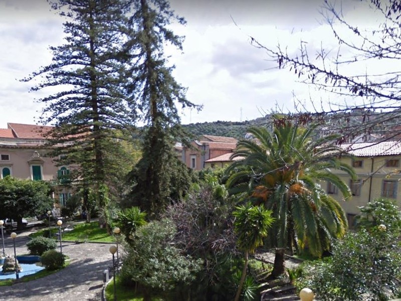 Magazzino in Affitto a Patti, 120€, 40 m²