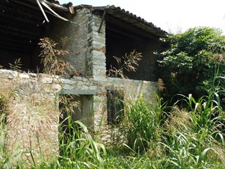 Casale in Vendita a Agugliaro, 25'000&euro;, 210 m²