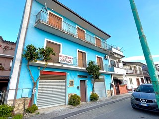 Casa Indipendente in Vendita a Vairano Patenora, zona Via Giancarlo Siani, 120'000€, 300 m²