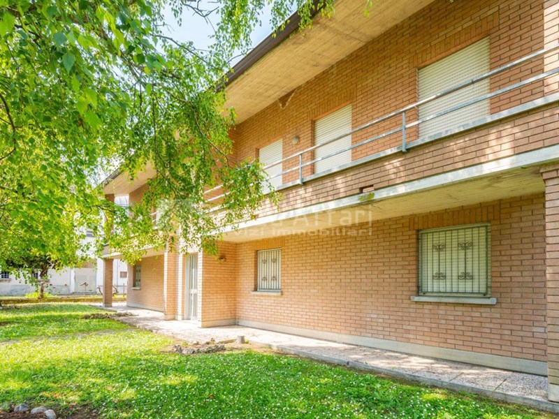 Casa Semi Indipendente in Vendita a Reggio Emilia, zona Sesso, 460'000€, 290 m²