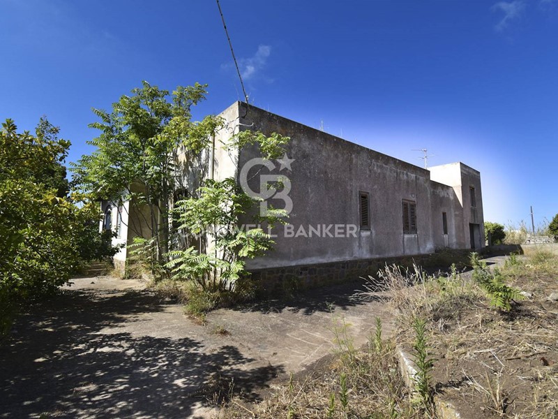 Villa in Vendita a Lipari, zona Pianoconte, 320'000€, 236 m²