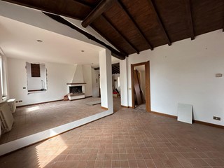 Attico in Vendita a Lucca, 280'000€, 105 m²