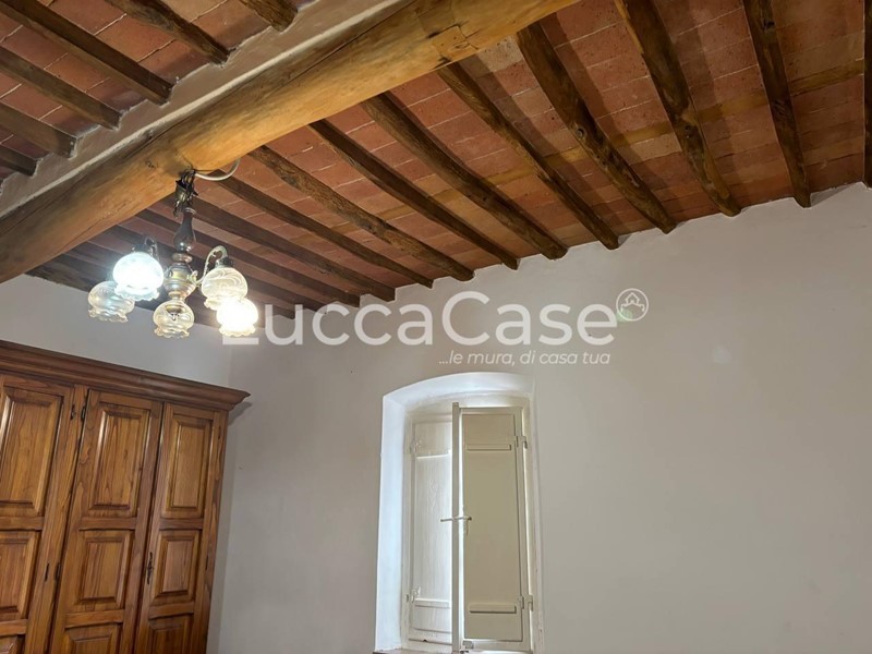 Casa Indipendente in Vendita a Porcari, zona Padule, 350'000€, 270 m², con Box