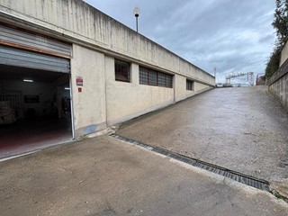 Magazzino in Affitto a Ciampino, 1'300€, 250 m²