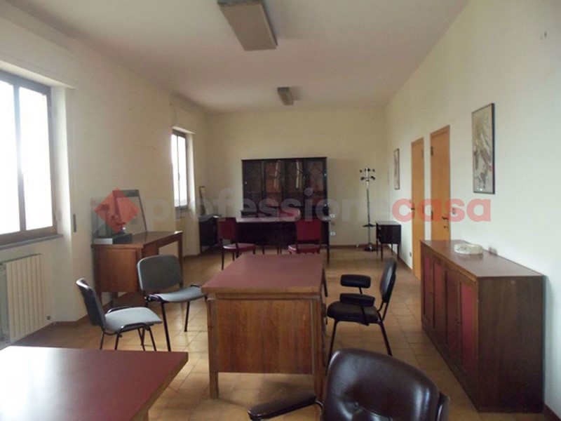 Ufficio in Affitto a Arezzo, 500€, 80 m²