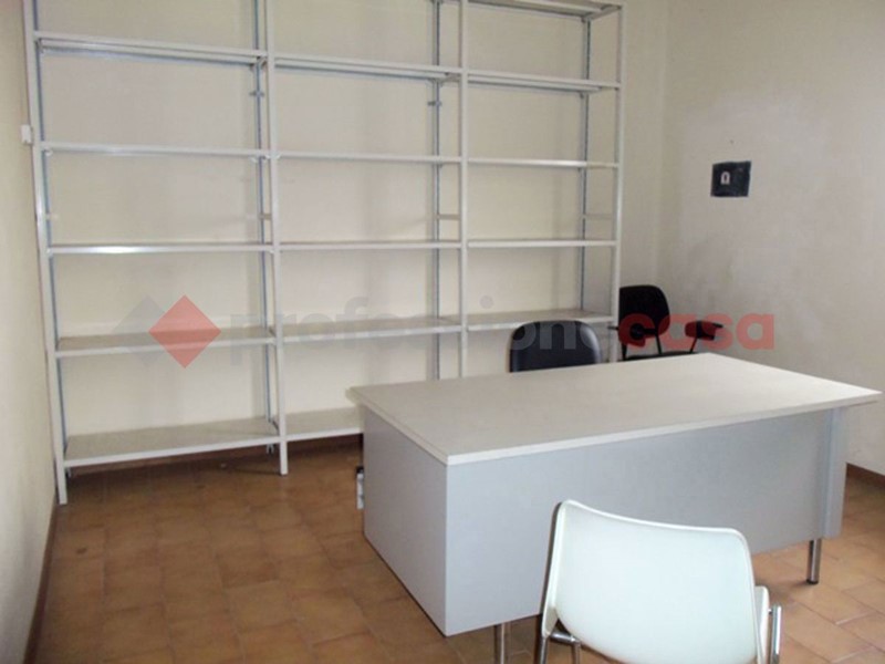 Ufficio in Affitto a Arezzo, 500€, 70 m²