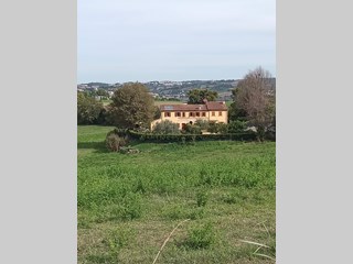 Casale in Vendita a Ancona, zona candia, 210'000€, 88 m²