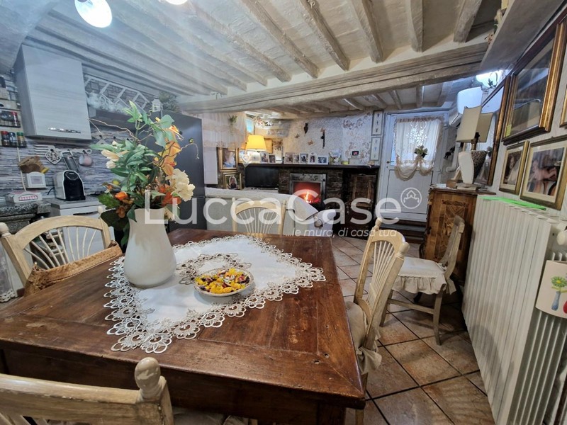 Casa Indipendente in Vendita a Capannori, zona Castelvecchio, 99'000€, 80 m², arredato