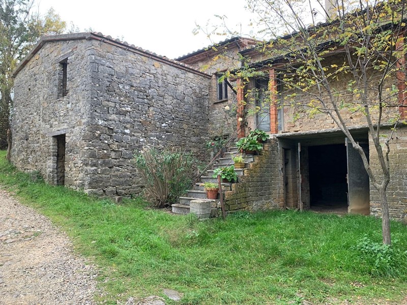 Casale in Vendita a Semproniano, zona Catabbio, 120'000€, 120 m², arredato, con Box