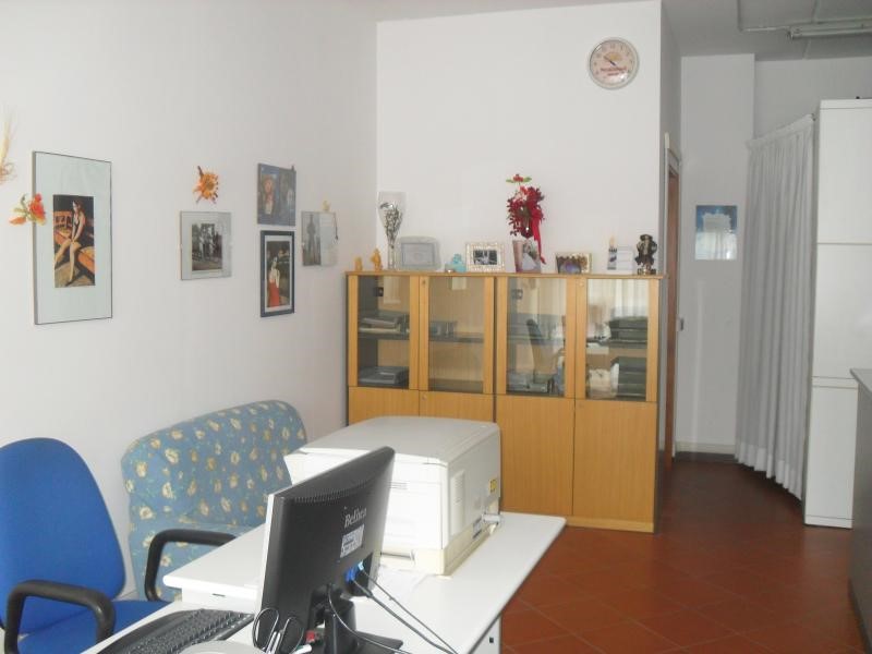 Immobile commerciale in Vendita a Casciana Terme Lari, zona Perignano, 70'000€, 100 m²