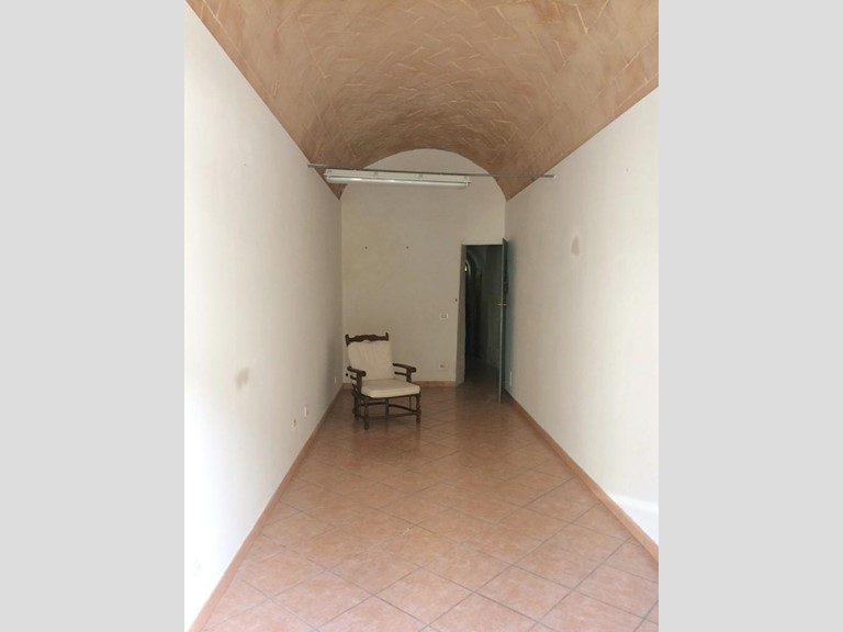 Immobile commerciale in Affitto a Colle di Val D'Elsa, 250€, 20 m²