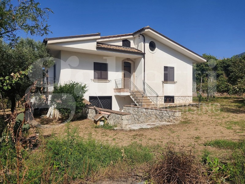 Villa in Vendita a San Potito Sannitico, 260'000€, 300 m²