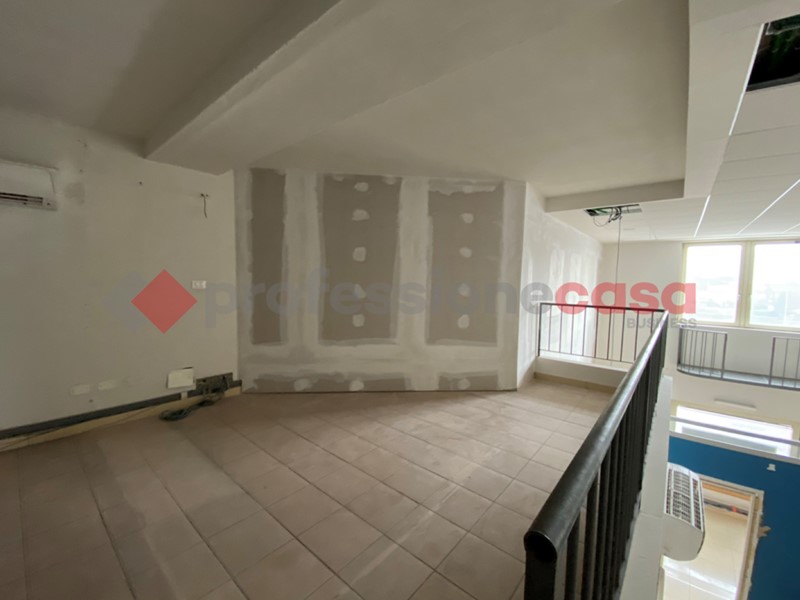Negozio in Affitto a Livorno, 600€, 70 m²