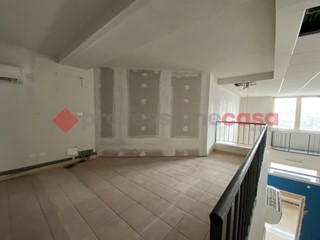 Negozio in Affitto a Livorno, 600€, 70 m²