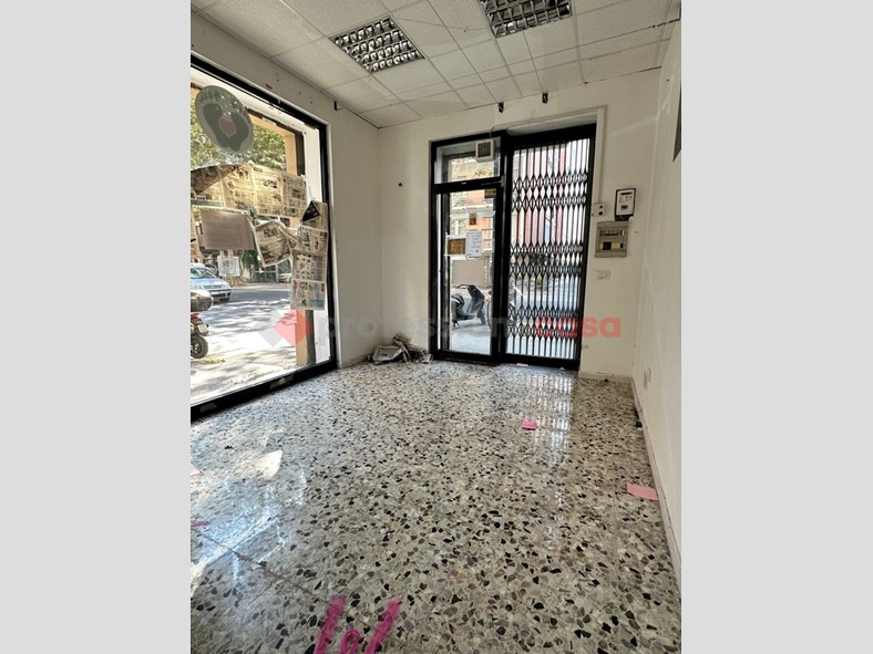 Negozio in Affitto a Livorno, 600€, 40 m²
